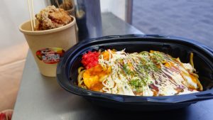 鹿野園の唐揚げとオムそば